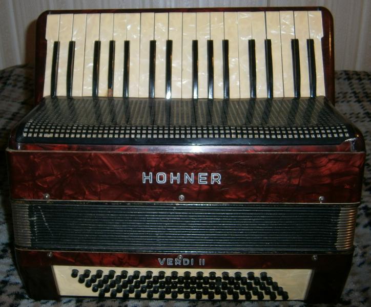 Продам аккордеон HOHNER Verdi II