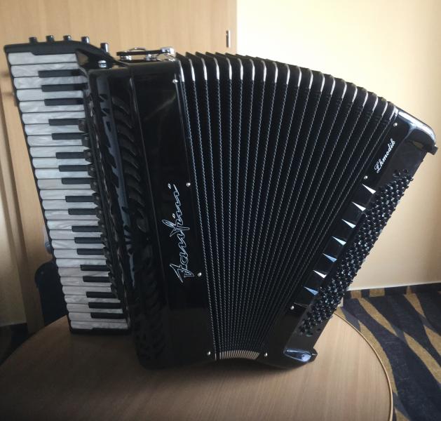 Новый Итальянский Аккордеон "Zhmodik", Готововыборный.,цена 4500 евро.