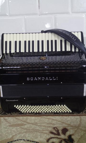 Продаётся Scandalli Conservatorio