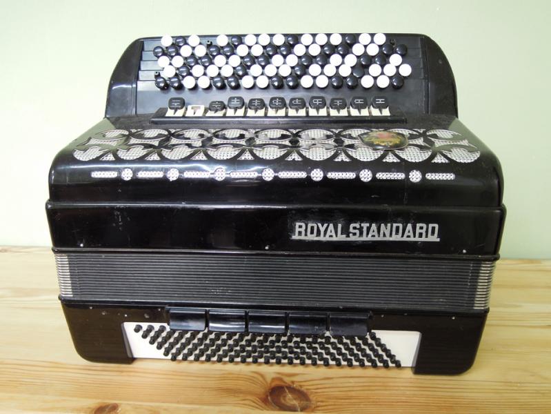 Баян 5-рядный Royal Standard б/у